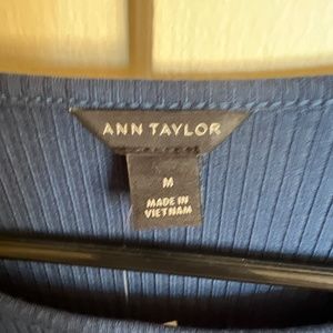 Ann Taylor- Shirt Fitted